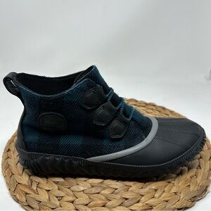 Sorel Out N About Plus Black And Blue Plaid Boots Size 10 Women's